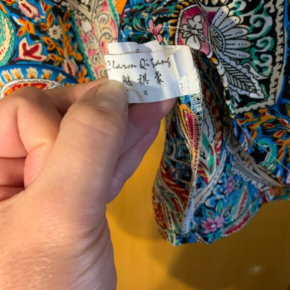 Clarm Qi Sang colorful graphic summer top, size Large - Picture 4 of 6